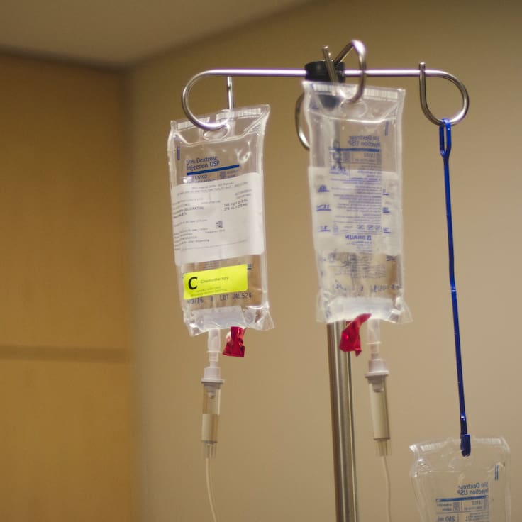 Niegan análisis clínicos a madre de víctima por sueros vitaminados en Sonora; caso se encuentra en investigación