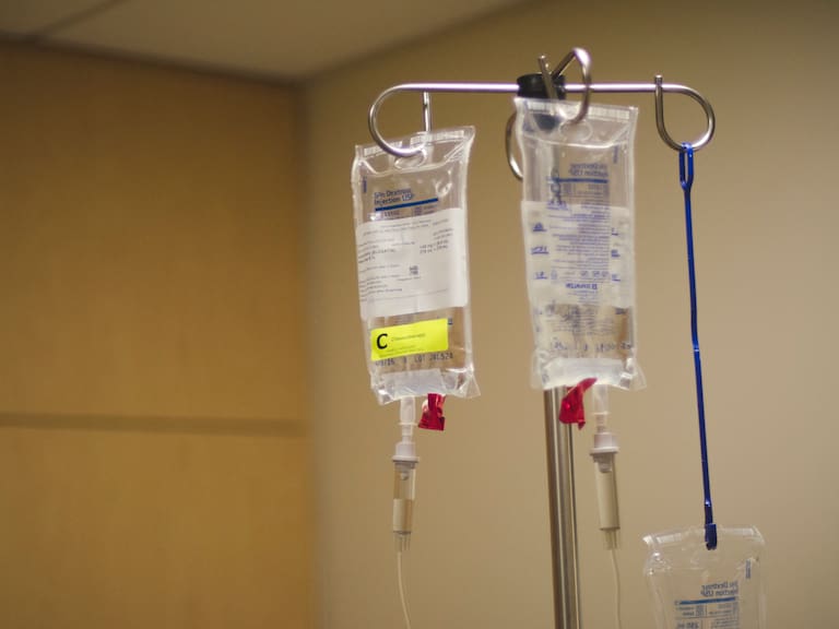 Mueren seis personas por la aplicación de suero vitaminado en Hermosillo, Sonora.