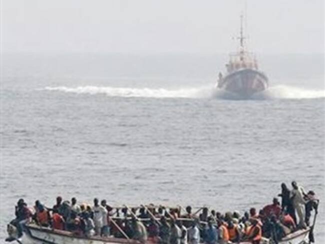 Rescata Colombia a 83 personas a la deriva en alta mar