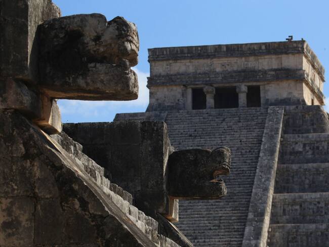 Extranjero sube la pirámide de Chichén Itzá en pleno equinoccio y termina siendo agredido | VIDEO
