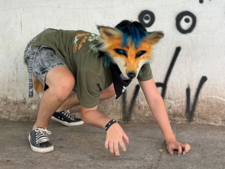 La comunidad therian ha cobrado relevancia en redes sociales por su identificación con animales aunque casos como el ataque en Córdoba ponen en debate los límites de estas conductas involuntarias en espacios públicos.