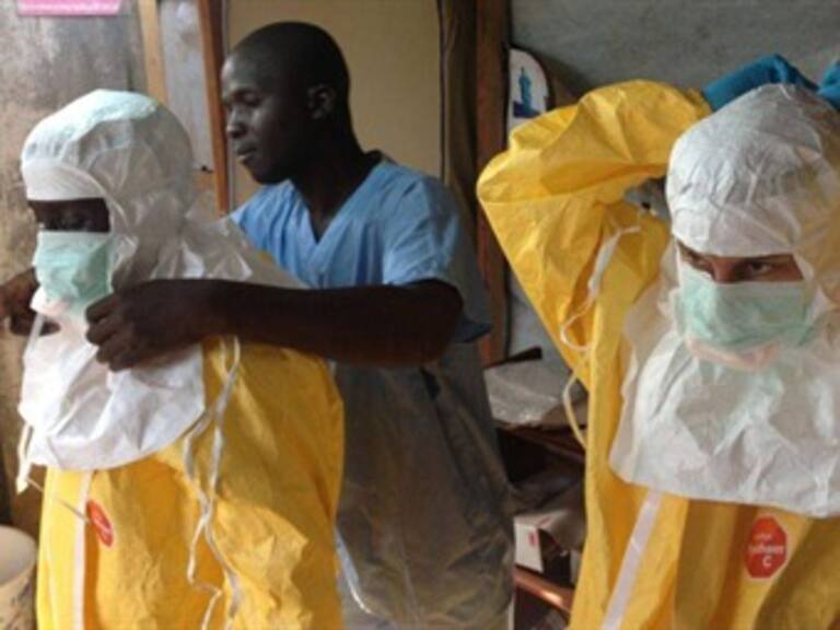 Decreta la OMS alerta mundial por el brote de ébola