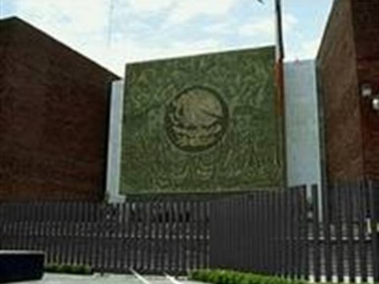 Instalan tianguis de comida frente al Palacio Legislativo