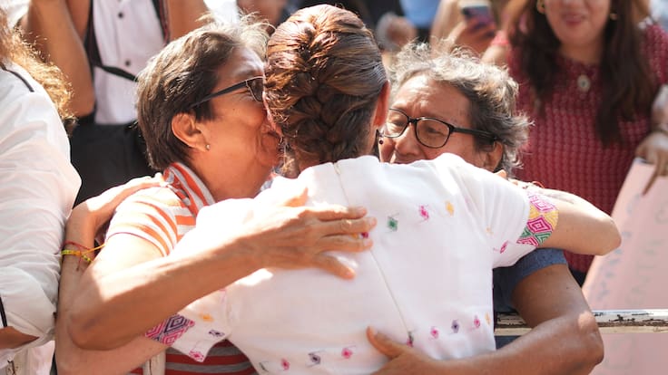 Sheinbaum felicita a las madres y exige reconocer el valor del trabajo de cuidados