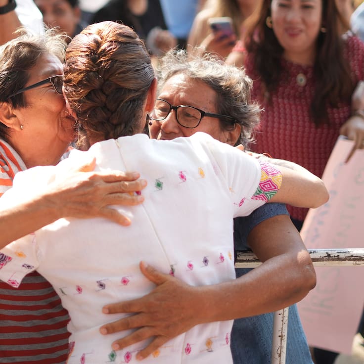Sheinbaum felicita a las madres y exige reconocer el valor del trabajo de cuidados