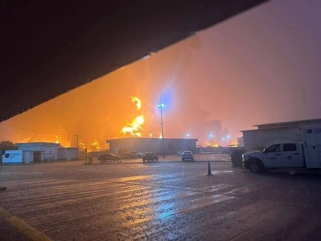 PEMEX confirma la muerte de cinco personas en incendio de la Refinería Olmeca en Dos Bocas