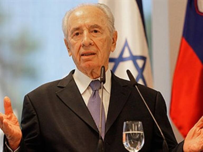 Peres acepta ofrecimiento del Papa para reunirse con Abas