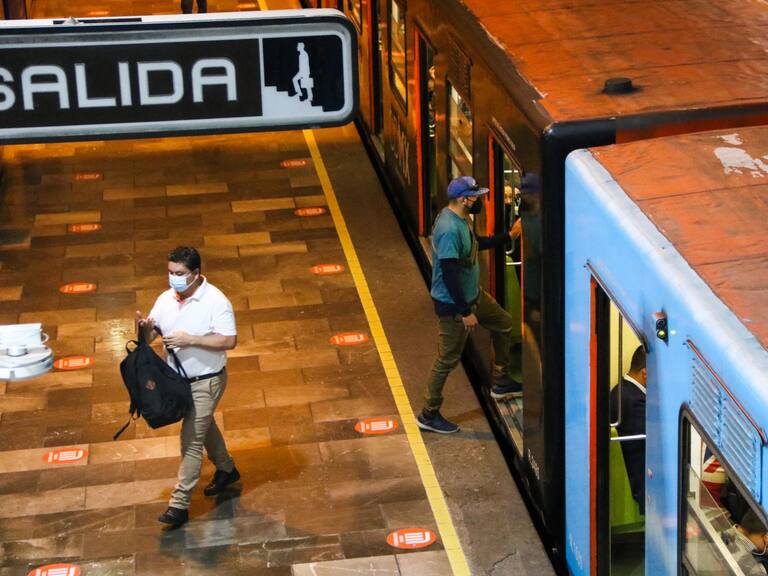 Niñas de secundaria desaparecen en municipio de Nezahualcóyotl y las encuentran en la central del Metro Pantitlán