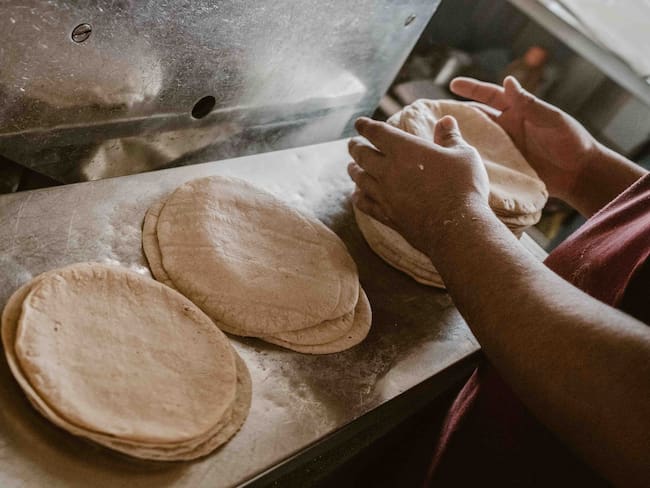 Sube el precio de la tortilla en México; el kilo aumenta hasta dos pesos