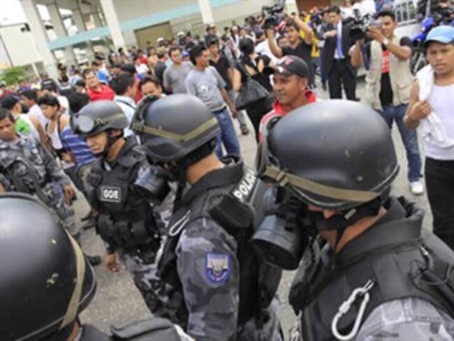 Detienen a coroneles de la policía de Ecuador para indagar rebelión