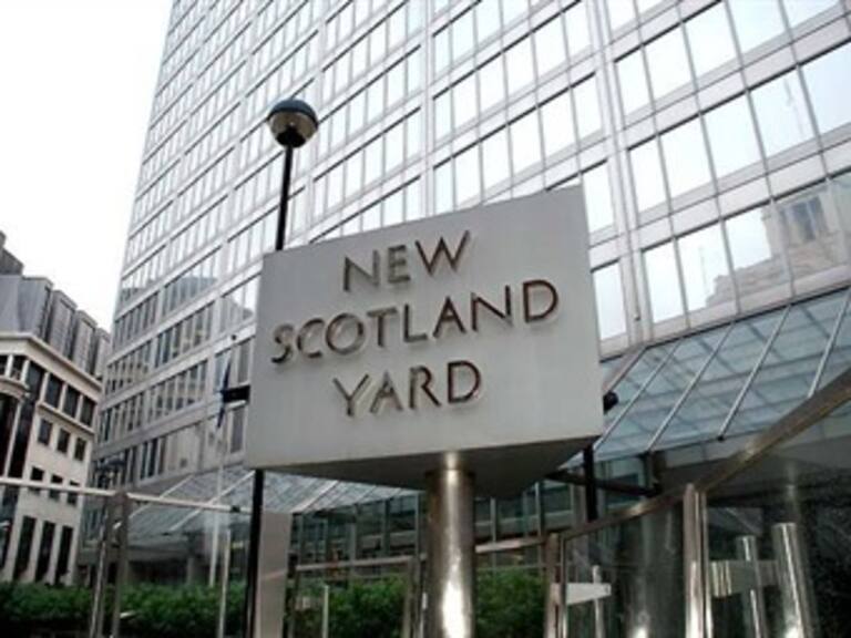 Polémica por sanciones a incitadores de disturbios en Reino Unido