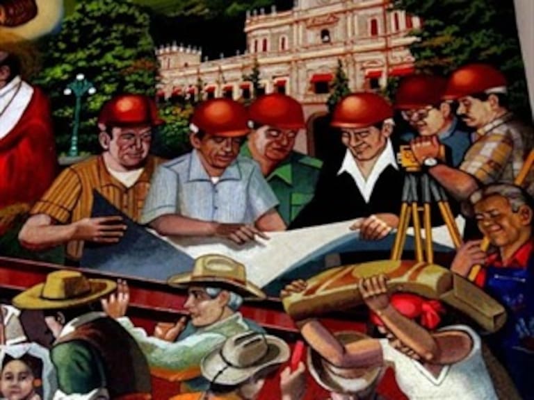 Rostro de Mario Marín es borrado del Palacio del Ayuntamiento en Puebla