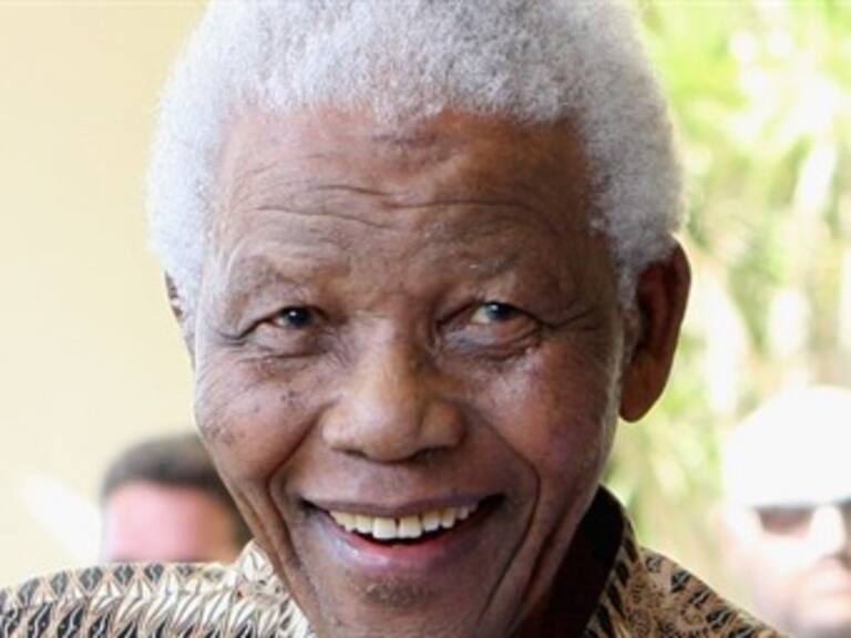 Recibe Mandela tratamiento médico por infección pulmonar