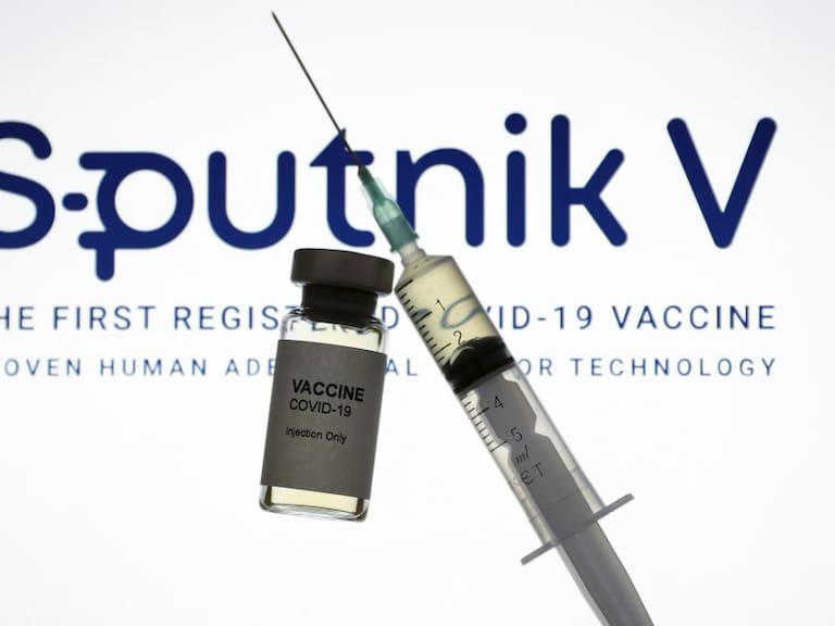 López-Gatell viajó a Argentina para revisar programa de la vacuna Sputnik V