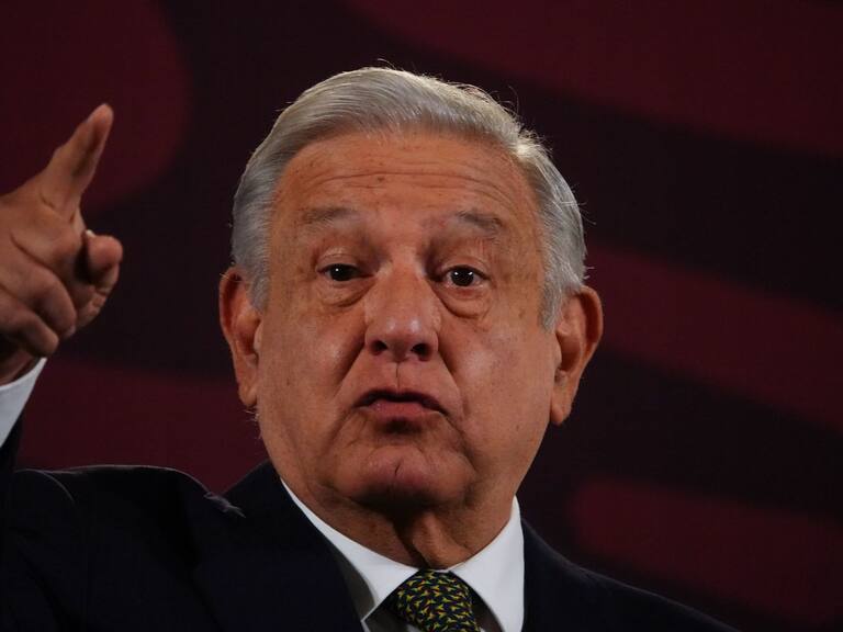 El primer mandatario dijo que no asistirá a Querétaro, y anuncia el envío de reformas constitucionales