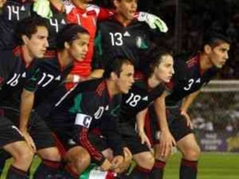 México golea 4-1 a Costa Rica