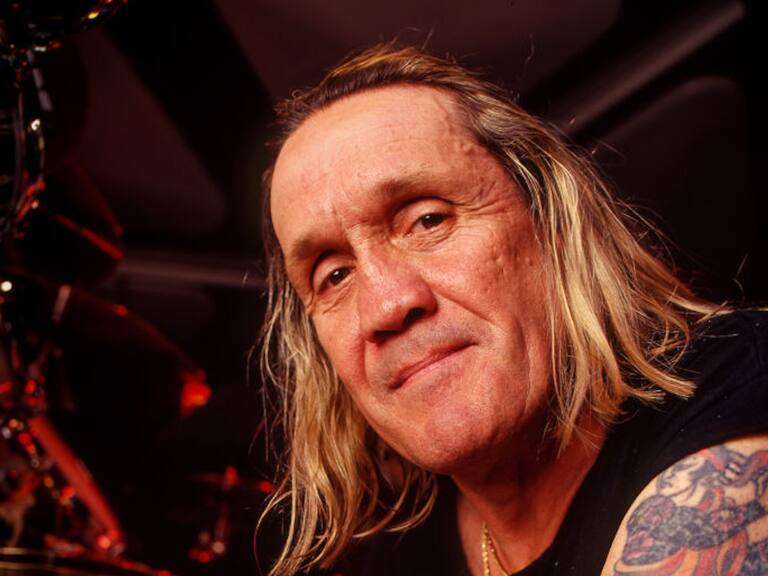 Nicko McBrain deja Iron Maiden tras 42 años en la agrupación.