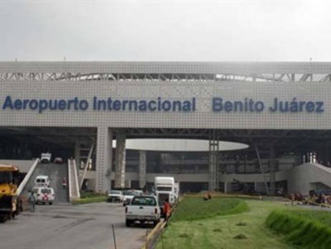 Opera AICM con normalidad pese a manifestantes