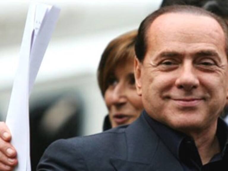 Revelan fuertes pagos de Berlusconi a adolescente Noemi Letizia