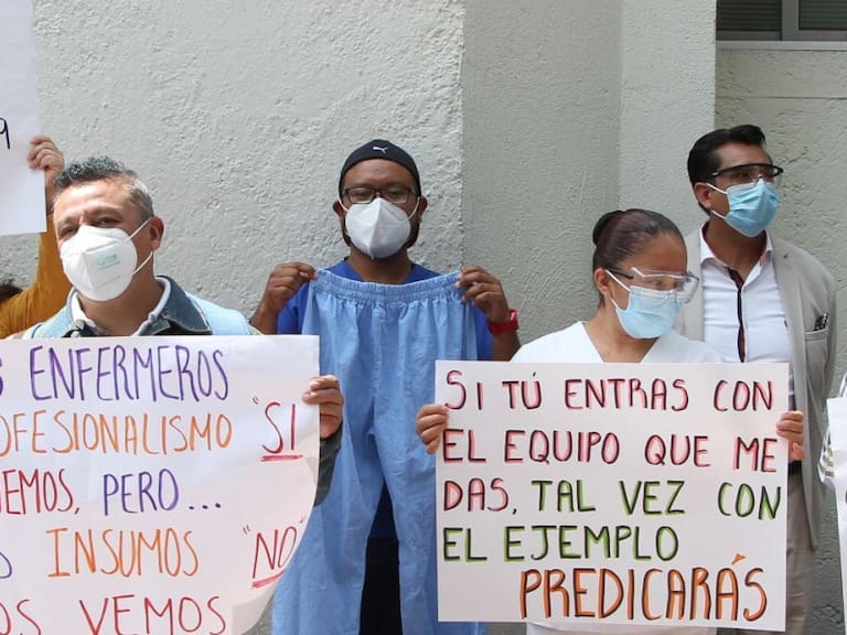 Protestan trabajadores del INER por falta de insumos