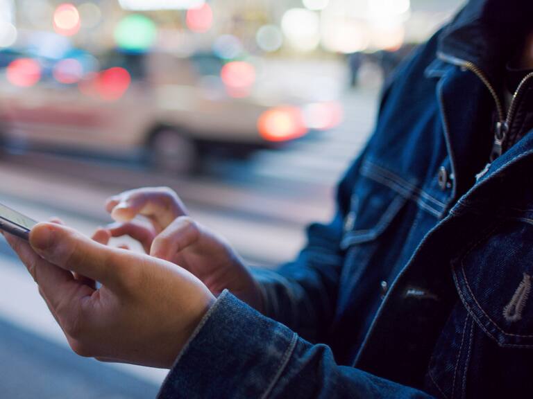 La función que debes desactivar de tu celular al salir de casa para evitar la ciberdelincuencia