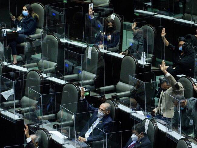 Aprueban en comisiones reformas a la Ley de Pensiones que envió AMLO