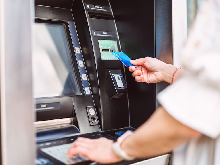 ¿Adiós a los cajeros automáticos? Así serán los nuevos retiros de efectivo y los bancos en México que ya aplican esta modalidad