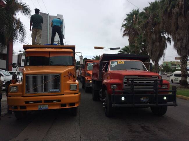 Se manifiestan conductores de camiones de volteo