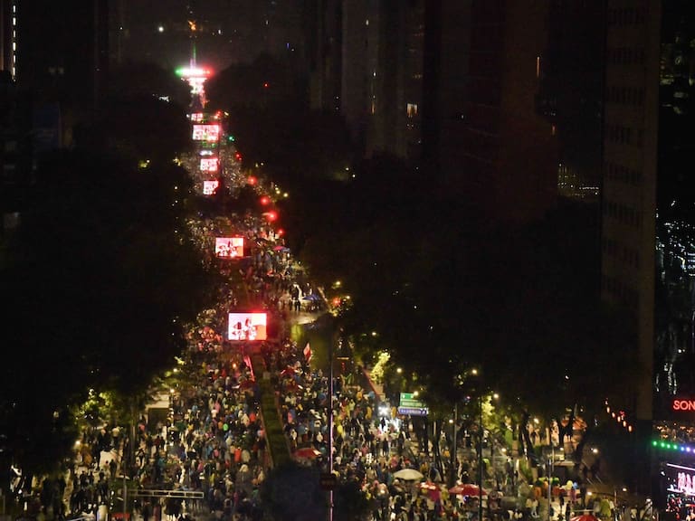 CIUDAD DE MÉXICO, 24JUNIO2026.- Miles de aficionados se dirigieron al Ángel de la independencia luego del triunfo de la selección mexicana ante Chequia, partido correspondiente a la tercera jornada de la Copa del Mundo 2026.
FOTO: MARIO JASSO/CUARTOSCURO.COM