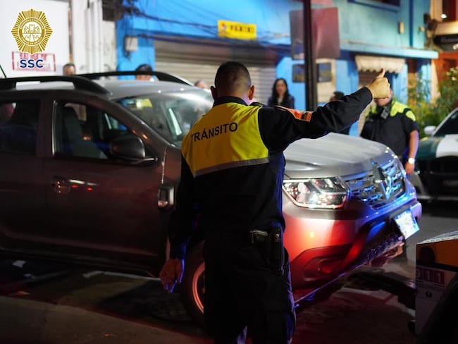 Policía de la CDMX asegura taller con 19 vehículos con reporte de robo en calles de la alcaldía Venustiano Carranza