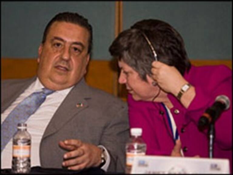 Suscriben acuerdos Gómez Mont, García Luna y Napolitano