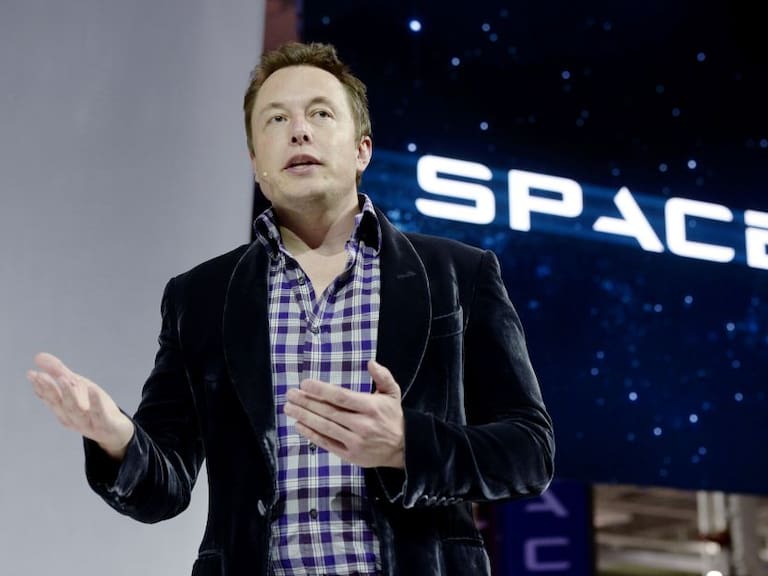 Elon Musk planea brindar internet gratis al mundo