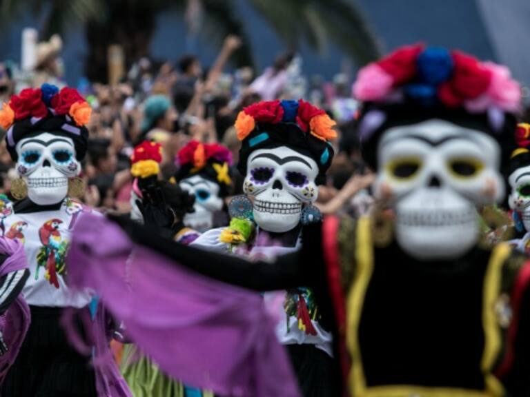 El tradicional Desfile de Día de Muertos es una tradición capitalina que espera romper en este año su propio récord de asistencia