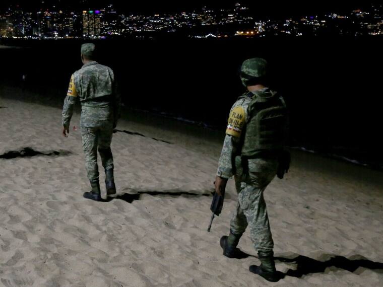 Restringen acceso a playas de Acapulco