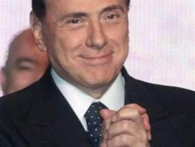 Someten a Berlusconi a operación de mandíbula