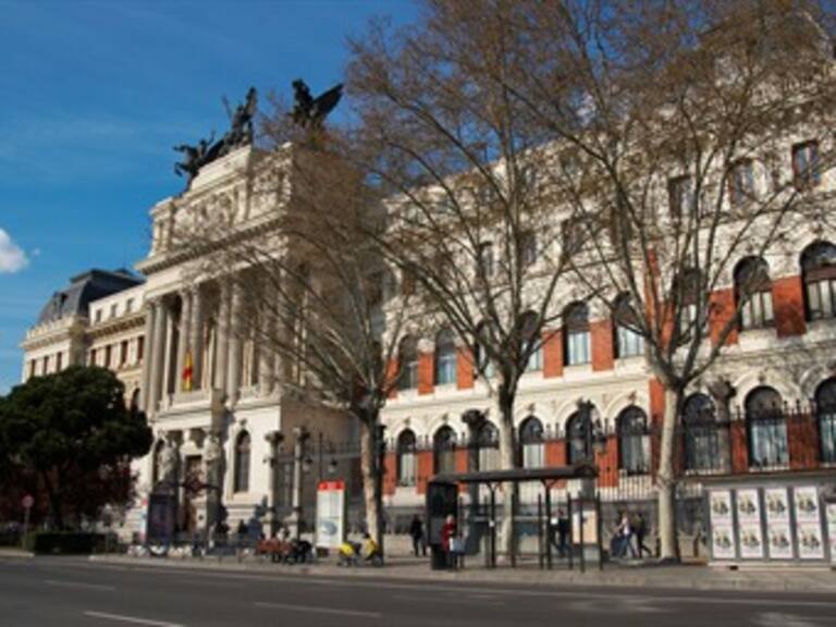 Alcanzan gobierno español y sindicatos acuerdo sobre reforma pensiones