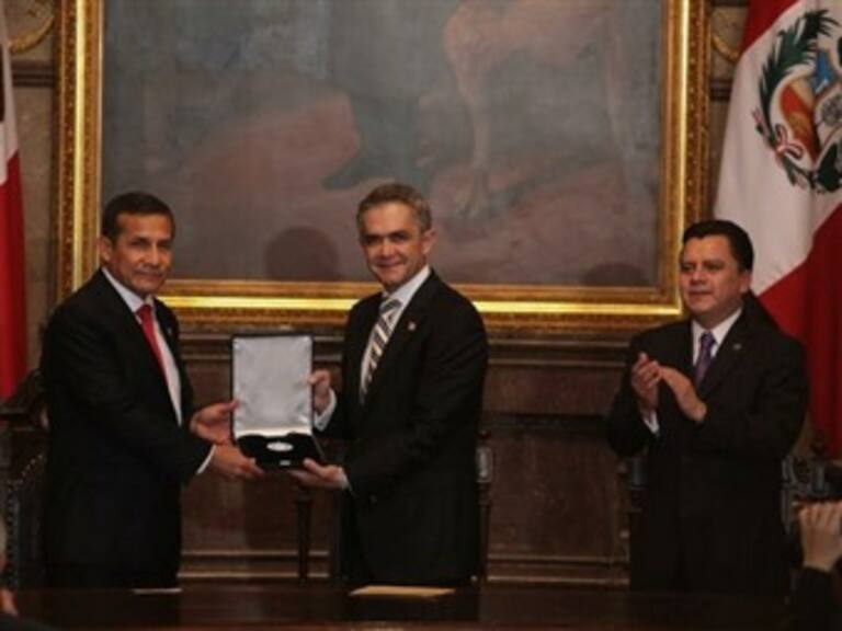 Recibe Presidente de Perú la llave de la Ciudad de México