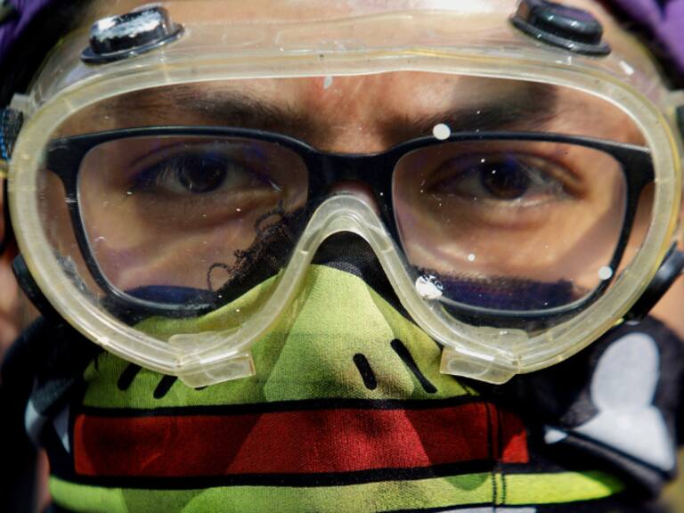 Miembros de la Generación Z en la Ciudad de México, México, el 20 de noviembre de 2025, marchan para intentar interrumpir el Desfile Cívico-Militar que conmemora el 115.º aniversario de la Revolución Mexicana.