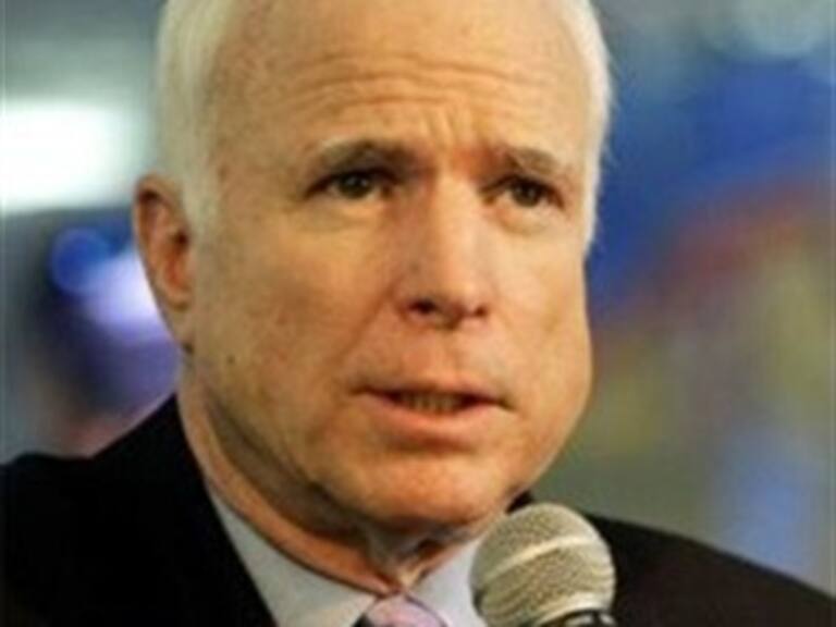 Viaja McCain a Chicago para apoyar a candidato a curul de Obama