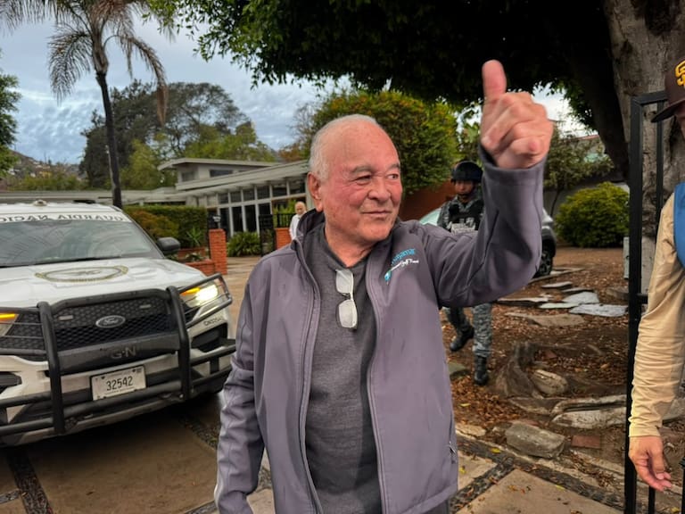 Luego de permanecer dos meses en el Penal de El Altiplano, el exgobernador de Baja California se muestra contento y afirma que “ya se merece un corrido”.