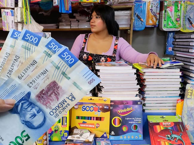 Entregarán hasta 1,180 pesos para útiles y uniformes escolares en 2026: consulta si eres beneficiario