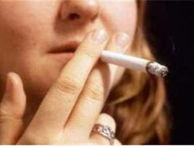 Alerta por aumento en tabaquismo entre mujeres