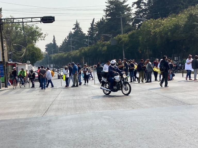 Ambulantes generan caos en avenida Cuauhtémoc