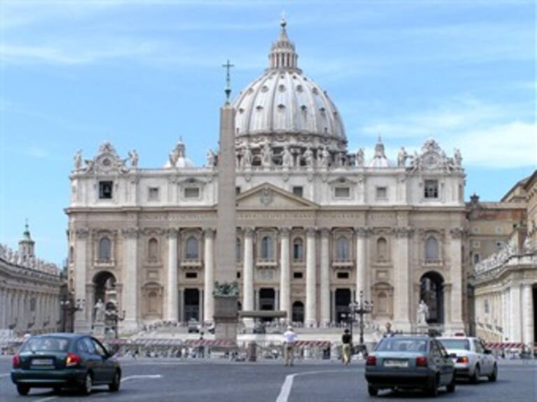 Detienen a superior eclesiástico en el caso del banco del Vaticano
