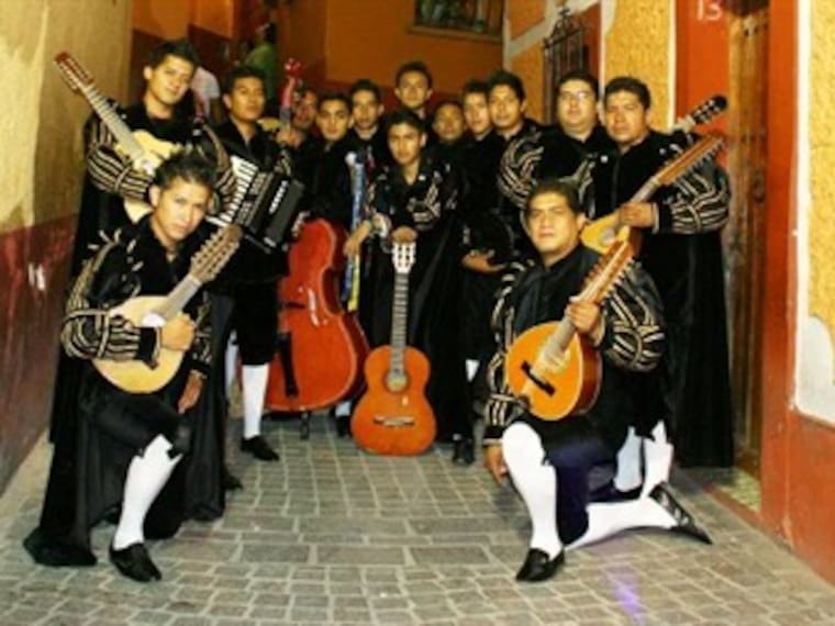 ¡Conoce la tradición de la estudiantina Cervantina!