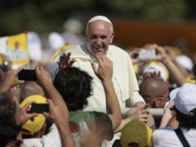 Policía brasileña detona bomba casera en baño de santuario que visitará el Papa