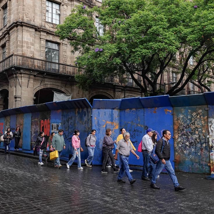 SEGOB y comerciantes del Centro Histórico revisan retiro de vallas tras arranque del Mundial