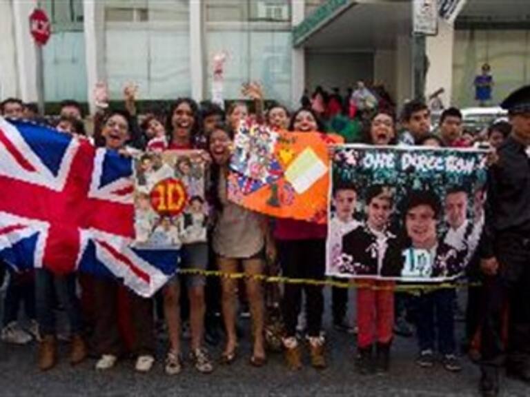 Irrumpen fans de One Direction afuera de hotel que recibirá a la banda