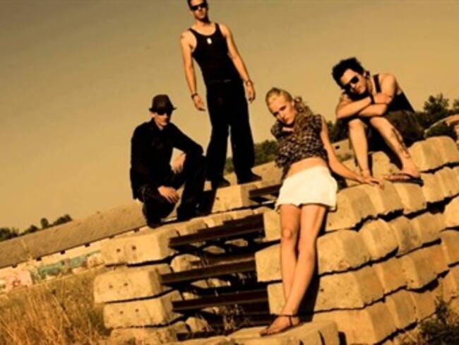 Jenny and the Mexicats le da ritmo al San Miguel Sound