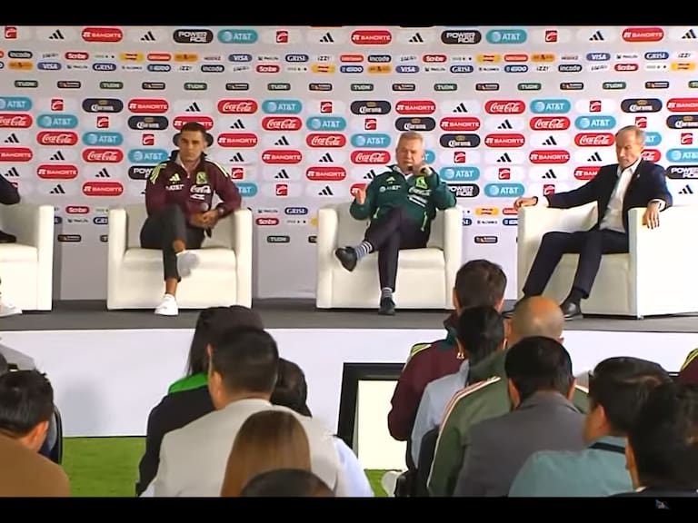 De izquierda a derecha, Duilio Davino, Rafael Márquez, Javier Aguirre e Ivar Sisniega.